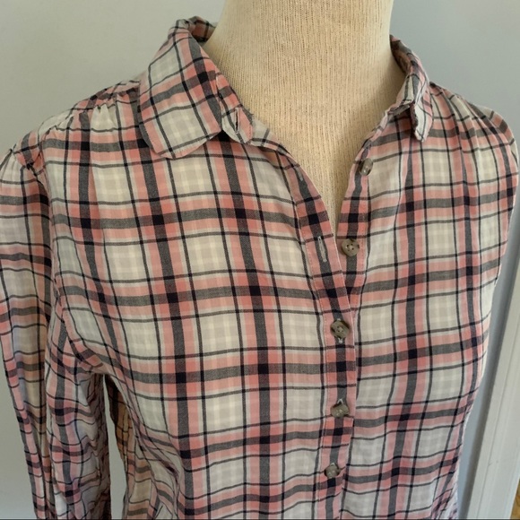 Last chance! 
LOFT pink plaid cotton blend popover button down - Picture 2 of 9